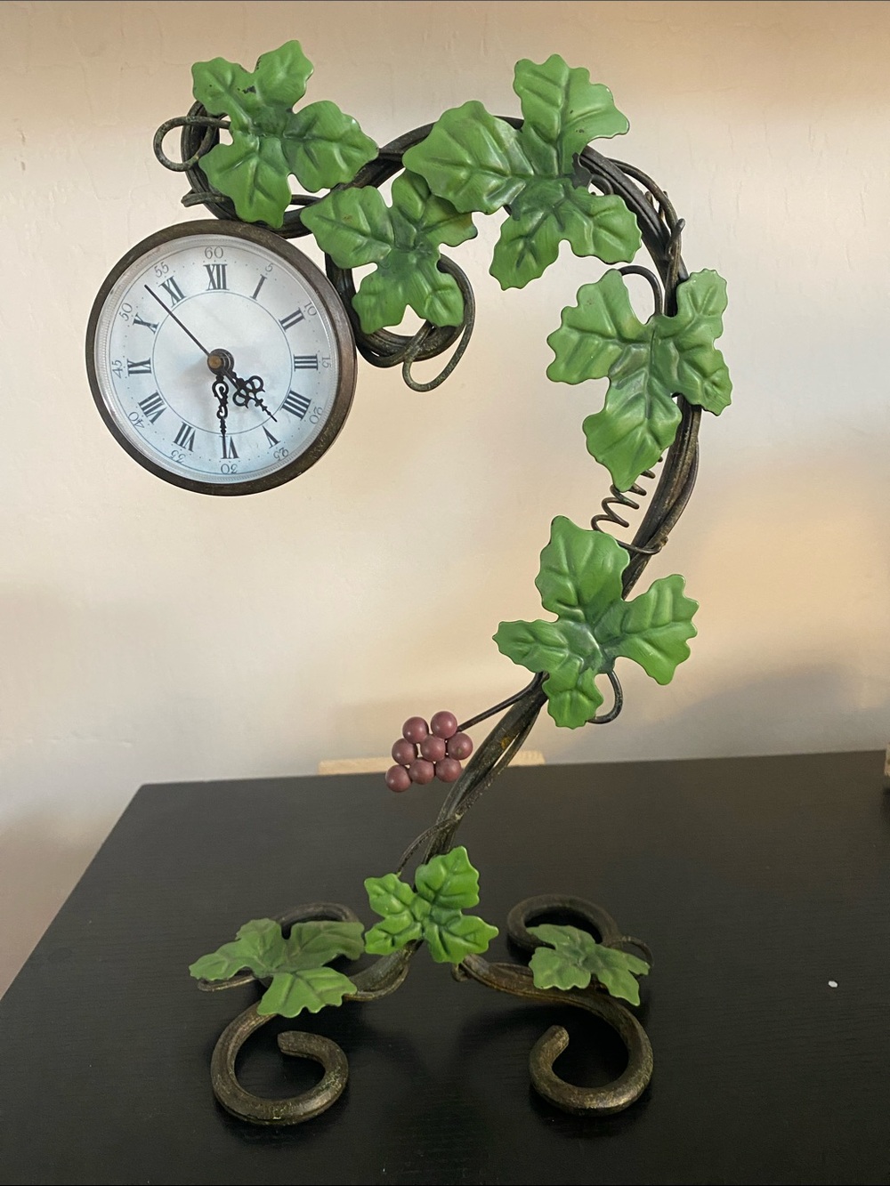 Decorative Metal Green Leaf Table Clock - Vintage Vine Design